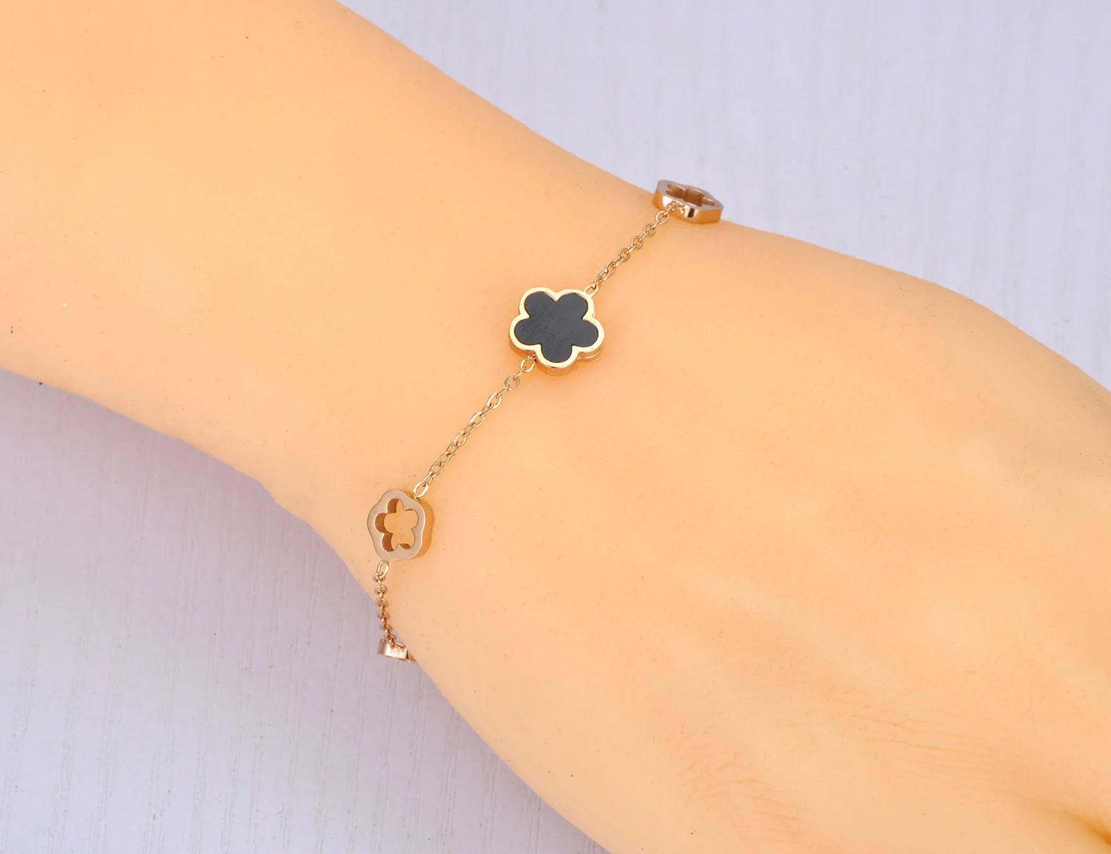 Lokaer Trendy Stainless Steel White Black Green Shell Flower Charm Bracelets For Women Girl Chain & Link Bracelet Jewelry B19056